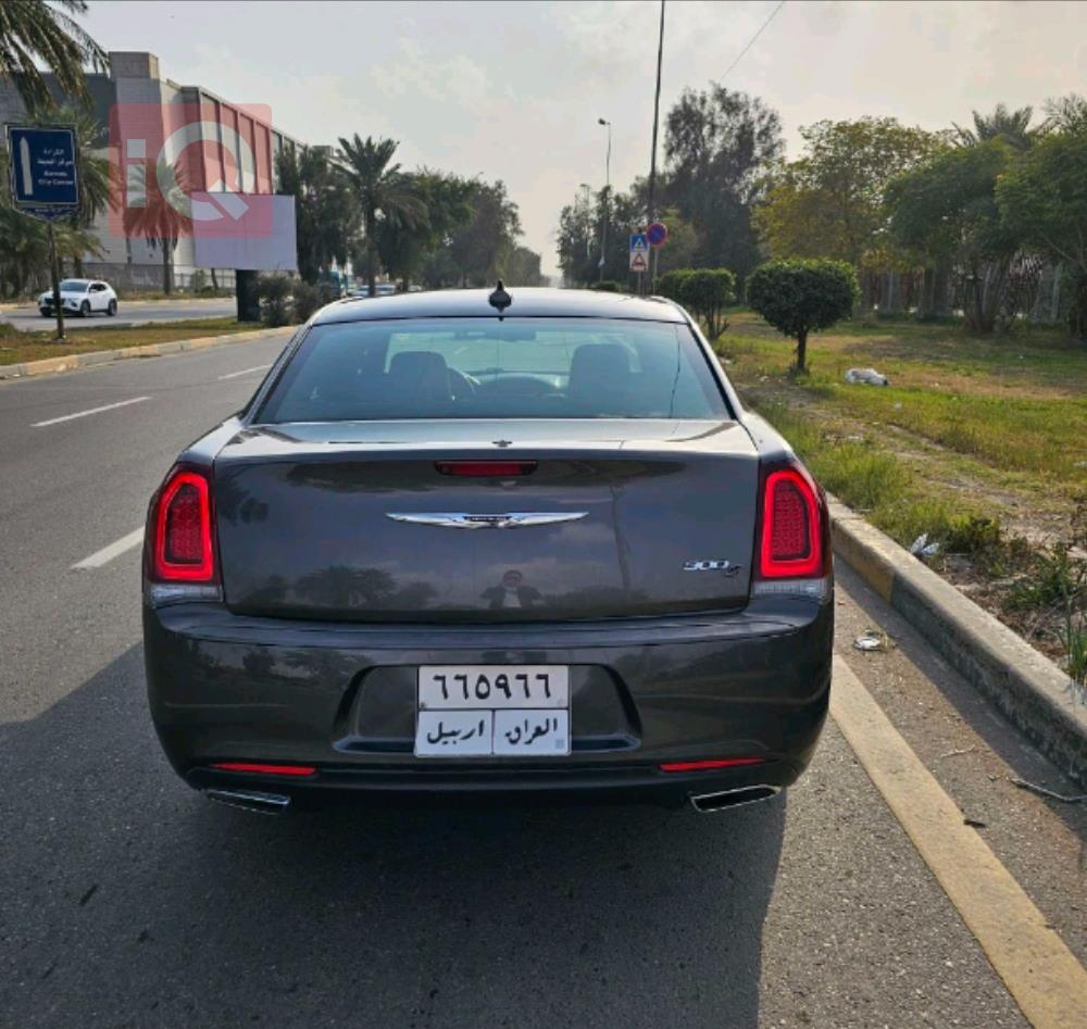 کرایسلەر 300